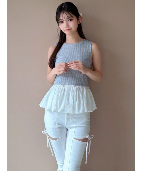 RESEXXY(リゼクシー)の「ラッフルペプラムカットトップス(Tシャツ/カットソー・レディース・ホワイト/グレー/ブラック・FREE)」の5枚目の写真