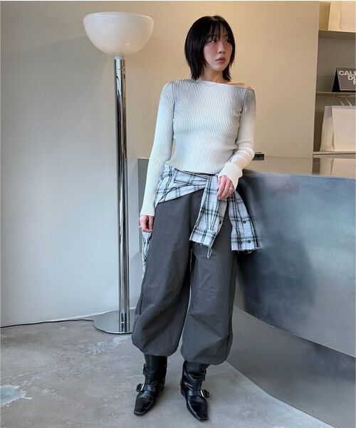 DIAGONAL（ダイアゴナル）の「CURVED STURDY TROUSERS (dark grey)（その他パンツ・レディース・その他・SMALL/MEDIUM）」の6枚目の写真