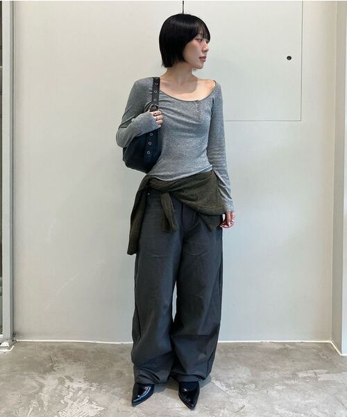 DIAGONAL（ダイアゴナル）の「CURVED STURDY TROUSERS (dark grey)（その他パンツ・レディース・その他・SMALL/MEDIUM）」の3枚目の写真