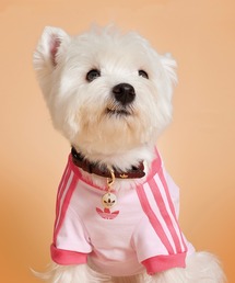 adidas（アディダス）の「ペット カリ Tシャツ / アディダスオリジナルス adidas Originals（ペットウェア）」