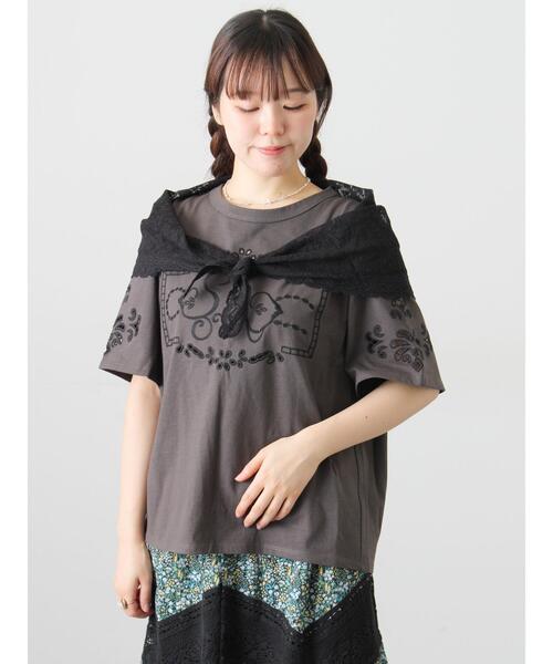 Samansa Mos2（サマンサ モスモス）の「三角ストール付カットワーク刺繍Tシャツ（Tシャツ/カットソー・レディース・グレー/オフホワイト/チャコールグレー・F）」の3枚目の写真