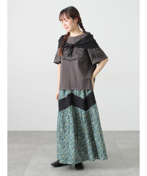 Samansa Mos2（サマンサ モスモス）の「三角ストール付カットワーク刺繍Tシャツ（Tシャツ/カットソー・レディース・グレー/オフホワイト/チャコールグレー・F）」の12枚目の写真