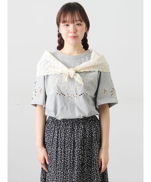 Samansa Mos2（サマンサ モスモス）の「三角ストール付カットワーク刺繍Tシャツ（Tシャツ/カットソー・レディース・グレー/オフホワイト/チャコールグレー・F）」の9枚目の写真