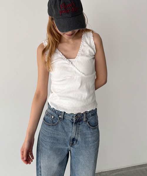 CANAL JEAN(キャナルジーン)の「SLEEK レーストリムカシュクールタンクトップ(タンクトップ・レディース・アイボリー/ブラック・ONE SIZE)」の1枚目の写真