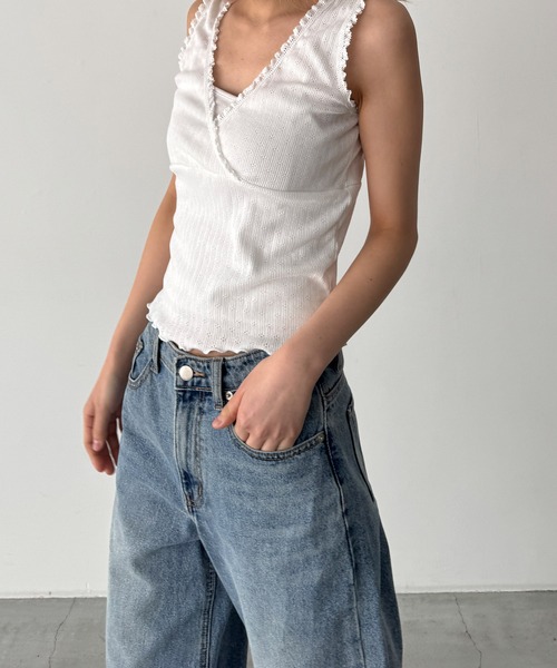 CANAL JEAN(キャナルジーン)の「SLEEK レーストリムカシュクールタンクトップ(タンクトップ・レディース・アイボリー/ブラック・ONE SIZE)」の8枚目の写真