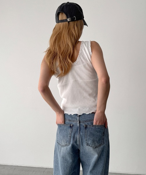 CANAL JEAN(キャナルジーン)の「SLEEK レーストリムカシュクールタンクトップ(タンクトップ・レディース・アイボリー/ブラック・ONE SIZE)」の9枚目の写真