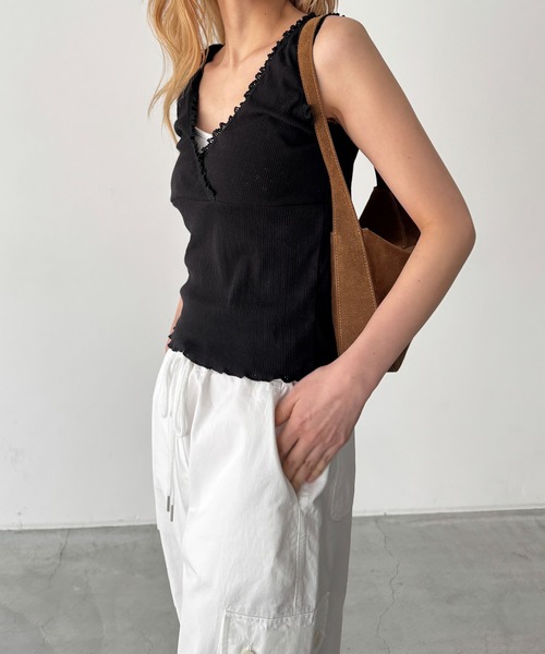 CANAL JEAN(キャナルジーン)の「SLEEK レーストリムカシュクールタンクトップ(タンクトップ・レディース・アイボリー/ブラック・ONE SIZE)」の11枚目の写真