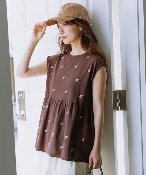 ROPE' PICNIC(ロペピクニック)の「【ちゃんと+かわいい保証】シャーベットニット 刺繍シアーペプラムニット/UVケア・接触冷感(ニット/セーター・レディース・ダークブラウン/ブラック/ブルー系その他4・FREE)」の2枚目の写真