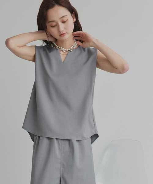 ad thie(アドティエ)の「キーネックベスト ナロースカート セットアップ(セットアップ・レディース・ブラック/チャコール/グレイッシュブルー/グレイッシュベージュ・FREE)」の4枚目の写真