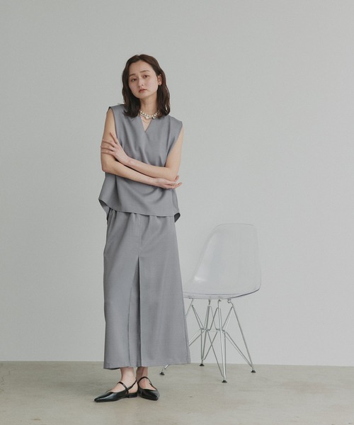 ad thie(アドティエ)の「キーネックベスト ナロースカート セットアップ(セットアップ・レディース・ブラック/チャコール/グレイッシュブルー/グレイッシュベージュ・FREE)」の17枚目の写真