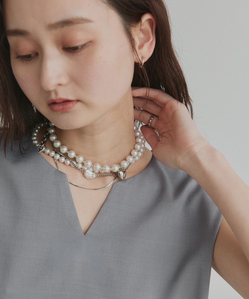 ad thie(アドティエ)の「キーネックベスト ナロースカート セットアップ(セットアップ・レディース・ブラック/チャコール/グレイッシュブルー/グレイッシュベージュ・FREE)」の5枚目の写真