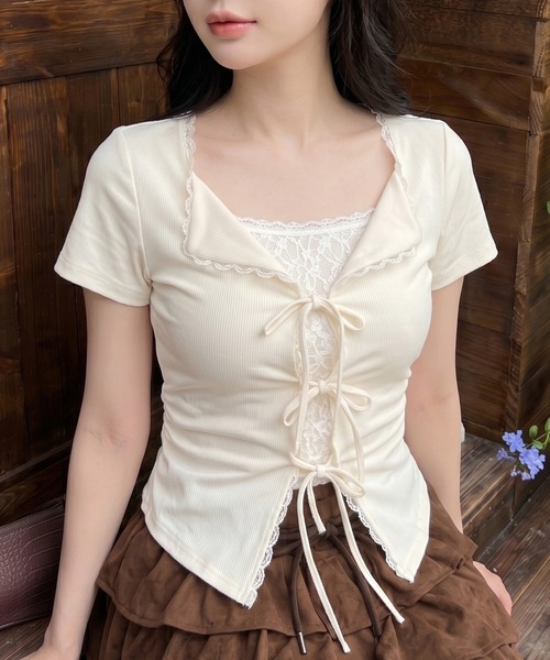 SPINNS(スピンズ)の「レイヤード風半袖カットソー/襟付きリボン(Tシャツ/カットソー・レディース・ベージュ/グレー/アイボリー・ONESIZE)」の1枚目の写真