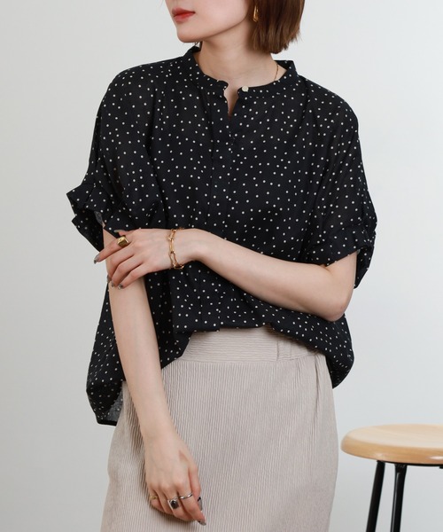 Anna Nicola(アンナニコラ)の「Anna Nicola 麻混ドットプリントタック袖ブラウス 半袖(シャツ/ブラウス・レディース・ブラック/ベージュ・38)」の3枚目の写真
