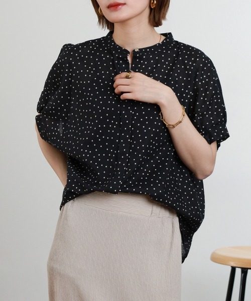 Anna Nicola(アンナニコラ)の「Anna Nicola 麻混ドットプリントタック袖ブラウス 半袖(シャツ/ブラウス・レディース・ブラック/ベージュ・38)」の5枚目の写真