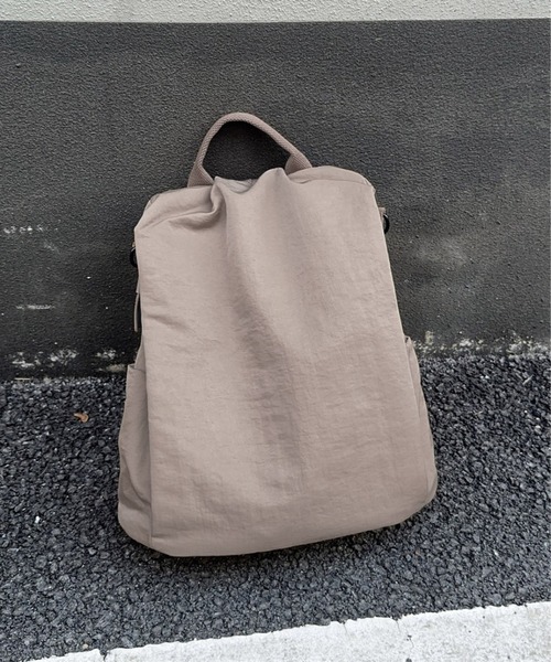 aimoha(アイモハ)の「2WAYナイロン軽量バックパック / リュックサック(バックパック/リュック・レディース・ブラック/グレー/カーキ・FREE)」の10枚目の写真