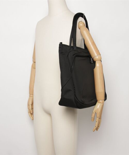 THE NORTH FACE（ザノースフェイス）の「ザ ノース フェイス THE NORTH FACE Shuttle Tote シャトルトート（トートバッグ・メンズ・その他・ONE SIZE）」の5枚目の写真
