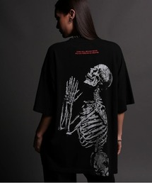 ”ダークストリート感漂う” グラフィックTシャツ