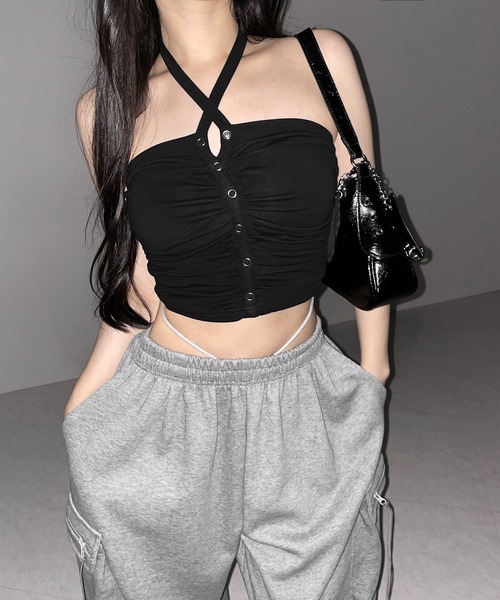 me+em select(ミームセレクト)の「【 2color 】ホルターネックスナップボタンギャザーベアトップ / halter neck snap button gathered bare top(チューブトップ・レディース・ホワイト/ブラック・FREE)」の6枚目の写真
