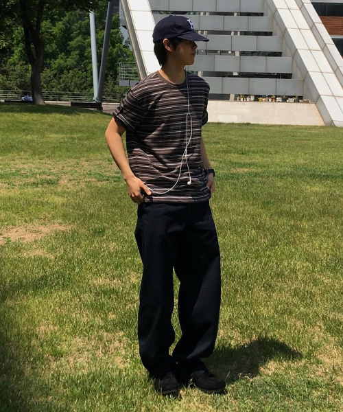 INTEMPOMOOD(インテンポムード)の「ロールアップボタンストライプTシャツ : 2カラー(Tシャツ/カットソー・メンズ・ホワイト/カーキ・MEDIUM/LARGE)」の15枚目の写真