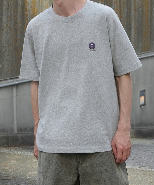 Perushu（ペルーシュ）の「ONE-POINT EMBROIDERY SLUB T SHIRT／ワンポイント刺繍ロゴスラブTシャツ（Tシャツ/カットソー・メンズ・ブラック/グレー/オフホワイト・MEDIUM/LARGE）」の3枚目の写真