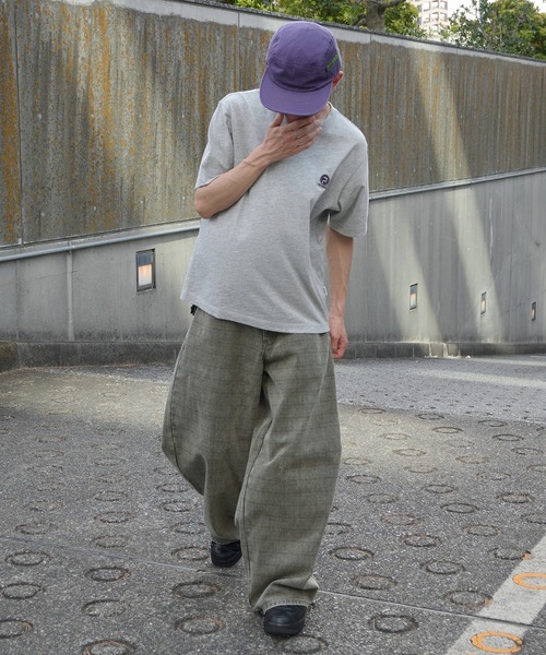 Perushu（ペルーシュ）の「ONE-POINT EMBROIDERY SLUB T SHIRT／ワンポイント刺繍ロゴスラブTシャツ（Tシャツ/カットソー・メンズ・ブラック/グレー/オフホワイト・MEDIUM/LARGE）」の18枚目の写真