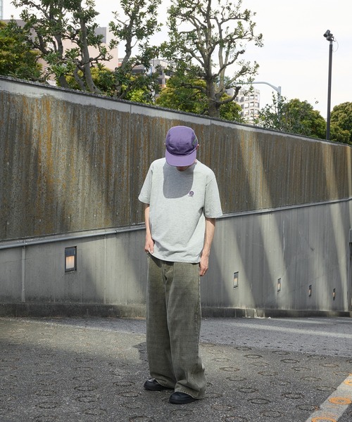Perushu（ペルーシュ）の「ONE-POINT EMBROIDERY SLUB T SHIRT／ワンポイント刺繍ロゴスラブTシャツ（Tシャツ/カットソー・メンズ・ブラック/グレー/オフホワイト・MEDIUM/LARGE）」の20枚目の写真