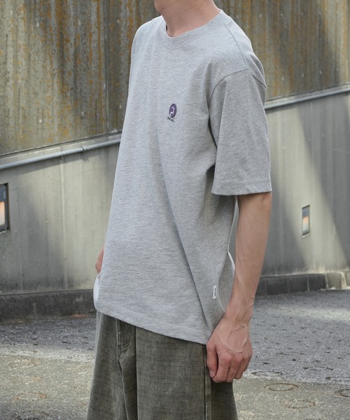 Perushu（ペルーシュ）の「ONE-POINT EMBROIDERY SLUB T SHIRT／ワンポイント刺繍ロゴスラブTシャツ（Tシャツ/カットソー・メンズ・ブラック/グレー/オフホワイト・MEDIUM/LARGE）」の13枚目の写真
