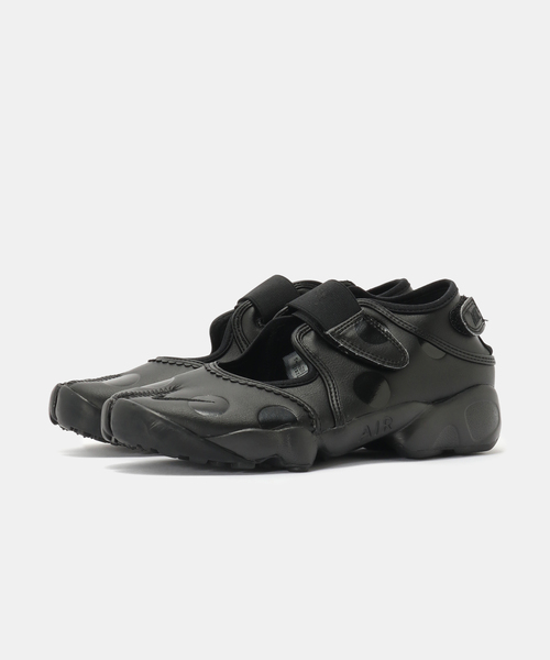 NIKE(ナイキ)の「NIKE WMNS AIR RIFT DOT IR1226-002(スニーカー・レディース・ブラック・23cm/24cm/25cm/26cm)」の2枚目の写真