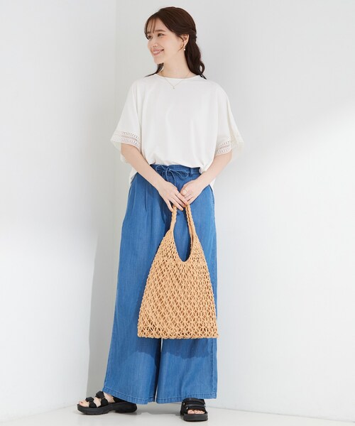 SHOO・LA・RUE（シューラルー）の「【ひんやり/UV】お袖レースが上品 ゆったりとろみトップス（Tシャツ/カットソー・レディース・ブラック/キャメル/ブルー系その他/サックスブルー/ホワイト/ベージュ・00）」の19枚目の写真