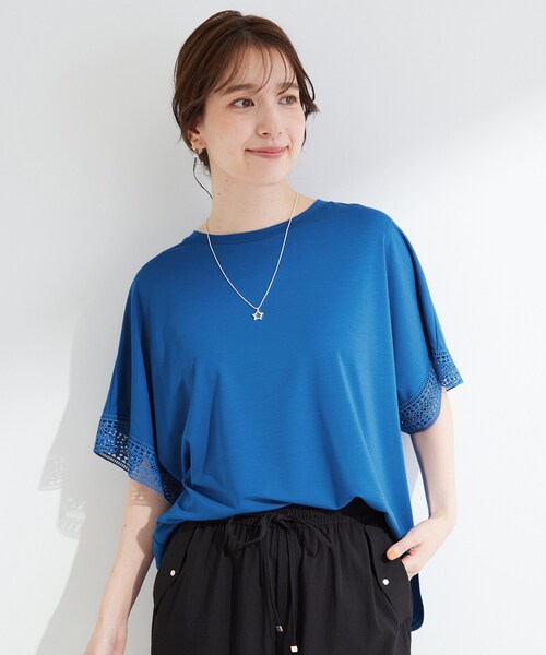 SHOO・LA・RUE（シューラルー）の「【ひんやり/UV】お袖レースが上品 ゆったりとろみトップス（Tシャツ/カットソー・レディース・ブラック/キャメル/ブルー系その他/サックスブルー/ホワイト/ベージュ・00）」の7枚目の写真