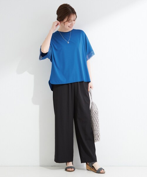 SHOO・LA・RUE（シューラルー）の「【ひんやり/UV】お袖レースが上品 ゆったりとろみトップス（Tシャツ/カットソー・レディース・ブラック/キャメル/ブルー系その他/サックスブルー/ホワイト/ベージュ・00）」の9枚目の写真