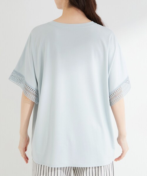 SHOO・LA・RUE（シューラルー）の「【ひんやり/UV】お袖レースが上品 ゆったりとろみトップス（Tシャツ/カットソー・レディース・ブラック/キャメル/ブルー系その他/サックスブルー/ホワイト/ベージュ・00）」の13枚目の写真