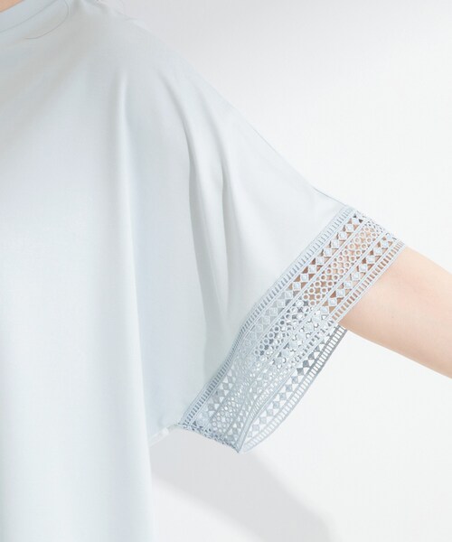 SHOO・LA・RUE（シューラルー）の「【ひんやり/UV】お袖レースが上品 ゆったりとろみトップス（Tシャツ/カットソー・レディース・ブラック/キャメル/ブルー系その他/サックスブルー/ホワイト/ベージュ・00）」の15枚目の写真