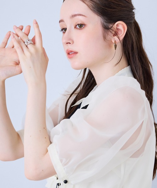 Audie a Muses（オーディアミューズ）の「リボン付きブラウス（シャツ/ブラウス・レディース・ブラック/オフホワイト・38/42）」の7枚目の写真