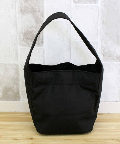 THE NORTH FACE(ザノースフェイス)の「TNF トリグバッグ ミニ Wl Trig Bag Mini 韓国限定(トートバッグ・レディース・ブラック・ONE)」の4枚目の写真
