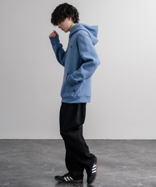 patagonia(パタゴニア)の「Patagonia パタゴニア M'S P 6 LABEL UPRISAL HOODY ラベルアップライザルフーディ/裏起毛長袖プルオーバーパーカー(パーカー・メンズ・ブラック/ブルー・XL/L/M/S)」の5枚目の写真