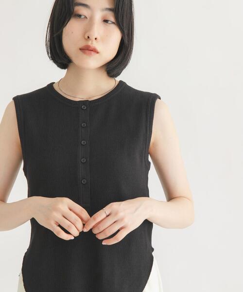KBF(ケイビーエフ)の「ワッフルヘンリーネックタンクトップ(タンクトップ・レディース・オートミール/ブラック・ONE)」の1枚目の写真