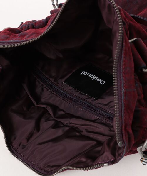 Desigual(デシグアル)の「ミディアムデニムバックパック(バックパック/リュック・レディース・レッド・FREE)」の4枚目の写真