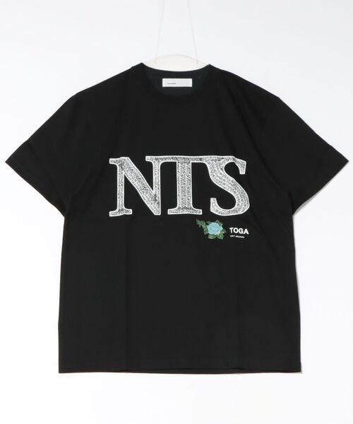 TOGA TOO(トーガトゥ)の「TOGA×NTS Print T-shirt TOGA×NTS(Tシャツ/カットソー・メンズ・ブラック/ホワイト・LARGE)」の1枚目の写真