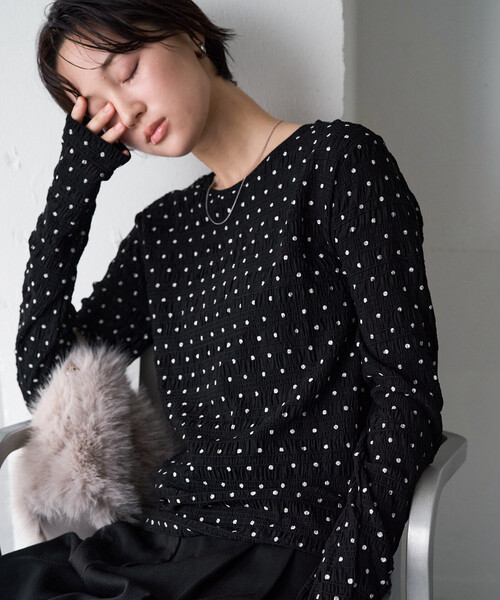 FREAK'S STORE(フリークスストア)の「限定展開 シャーリング ドット クルーネック ロングスリーブ トップス(Tシャツ/カットソー・レディース・ブラック/ナチュラル・フリ-)」の2枚目の写真
