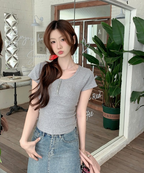 Girly Doll(ガーリードール)の「ヘンリーネック刺繍ポイント入りTシャツ(Tシャツ/カットソー・レディース・グレー/ブラック/ホワイト・FREE)」の12枚目の写真