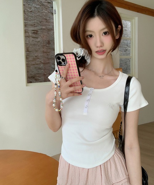 Girly Doll(ガーリードール)の「ヘンリーネック刺繍ポイント入りTシャツ(Tシャツ/カットソー・レディース・グレー/ブラック/ホワイト・FREE)」の18枚目の写真