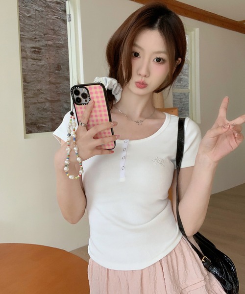 Girly Doll(ガーリードール)の「ヘンリーネック刺繍ポイント入りTシャツ(Tシャツ/カットソー・レディース・グレー/ブラック/ホワイト・FREE)」の21枚目の写真