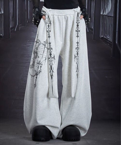 ARULE(アルール)の「『ARULE/アルール』バルーンスウェットパンツ トライバルグラフィック【CN】(スウェットパンツ・メンズ・グレー/ブラック・L)」の2枚目の写真