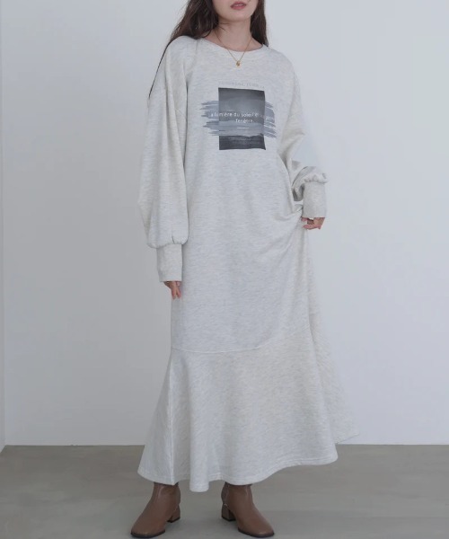 Bab(バブ)の「【選べるサイズ展開】前後2WAYホックプリントマーメイドスウェットワンピース(ワンピース・レディース・チャコールグレー/アイボリー/杢グレー・SMALL/MEDIUM)」の3枚目の写真