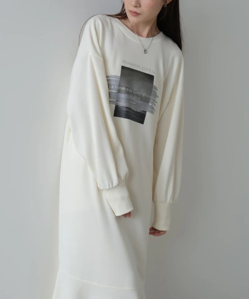 Bab(バブ)の「【選べるサイズ展開】前後2WAYホックプリントマーメイドスウェットワンピース(ワンピース・レディース・チャコールグレー/アイボリー/杢グレー・SMALL/MEDIUM)」の4枚目の写真