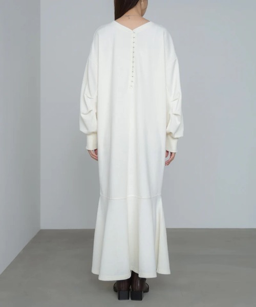 Bab(バブ)の「【選べるサイズ展開】前後2WAYホックプリントマーメイドスウェットワンピース(ワンピース・レディース・チャコールグレー/アイボリー/杢グレー・SMALL/MEDIUM)」の14枚目の写真
