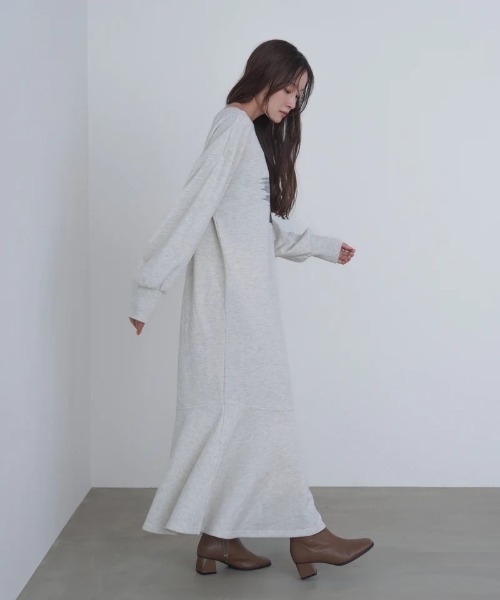 Bab(バブ)の「【選べるサイズ展開】前後2WAYホックプリントマーメイドスウェットワンピース(ワンピース・レディース・チャコールグレー/アイボリー/杢グレー・SMALL/MEDIUM)」の21枚目の写真