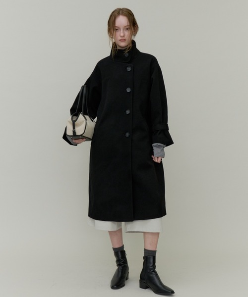 Plumel(プルメル)の「Stand Collar Sleeve Belt Long Coat / ウールライクスタンドカラーロングコート(ステンカラーコート・レディース・オフホワイト/ブラック・MEDIUM)」の1枚目の写真