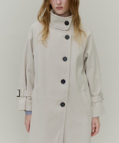 Plumel(プルメル)の「Stand Collar Sleeve Belt Long Coat / ウールライクスタンドカラーロングコート(ステンカラーコート・レディース・オフホワイト/ブラック・MEDIUM)」の3枚目の写真